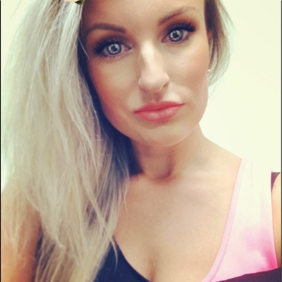 Meet your Posher, Stacie - Picture 2 of 2